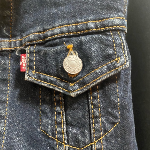 Women’s Levi Red Tab Denim Jacket - Picture 3 of 5
